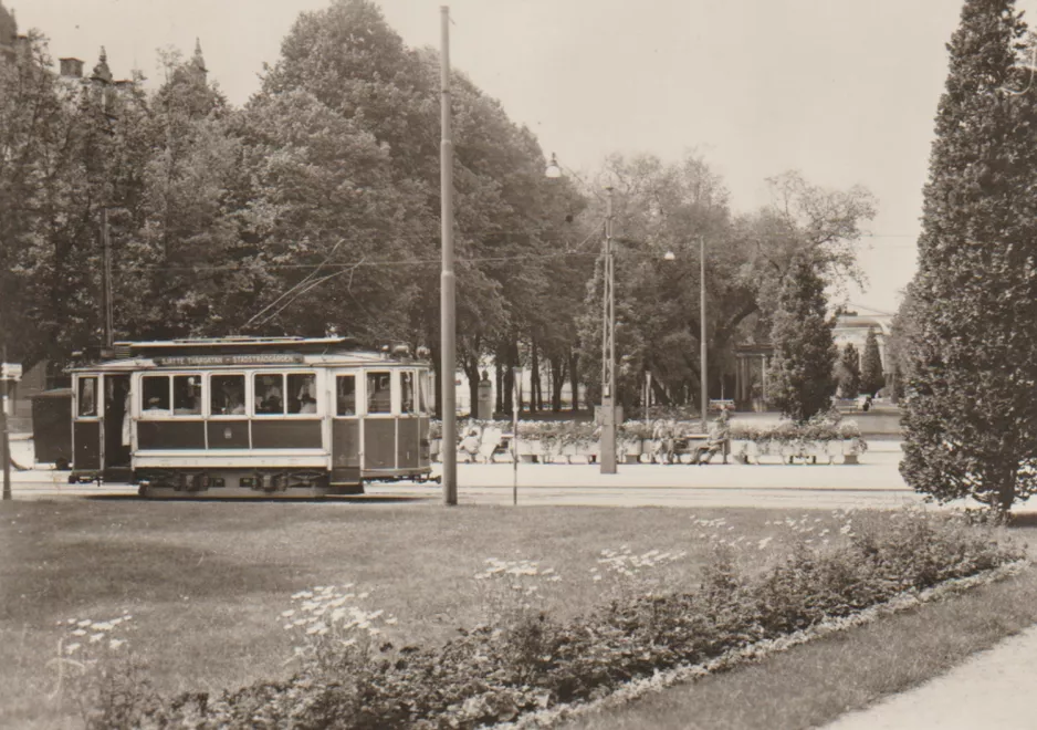 Postcard: Gävle tram line Red with railcar 1 on Nygatan (1946-1948)