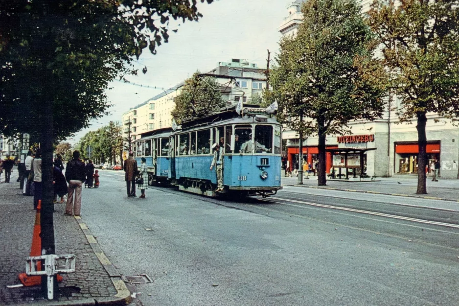 Postcard: Gothenburg 12 (Lisebergslinjen) with railcar 198 on Kungsportsavenyen (1981)