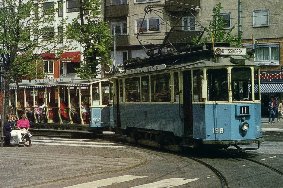 Postcard: Gothenburg railcar 198 in the intersection Kungsportsavenyen/Vasagatan (1981)