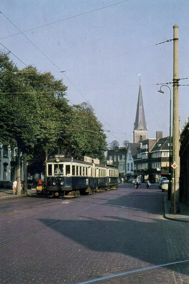 Postcard: Haarlem regional line A with railcar A 613/614 on Parkweg, Voorburg (1961)