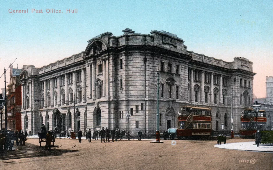 Postcard: Kingston upon Hull outside General post office (1920)