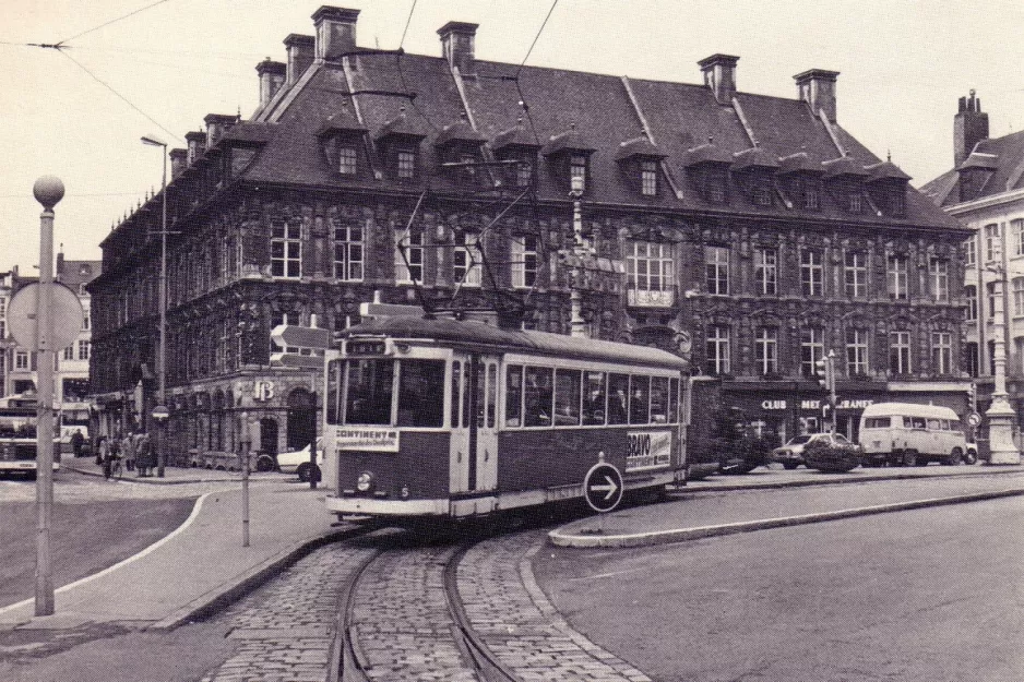 Postcard: Lille tram line R with railcar 518 at Roubaix (1981)