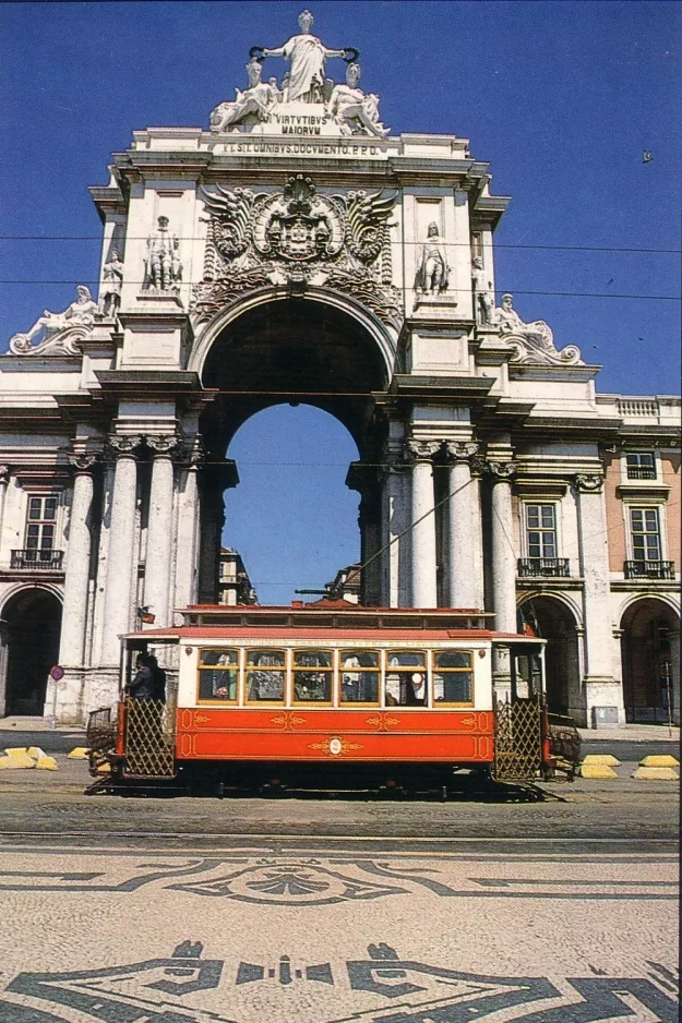 Postcard: Lisbon Colinas Tour with railcar 2 on Praça do Comércio (1998)