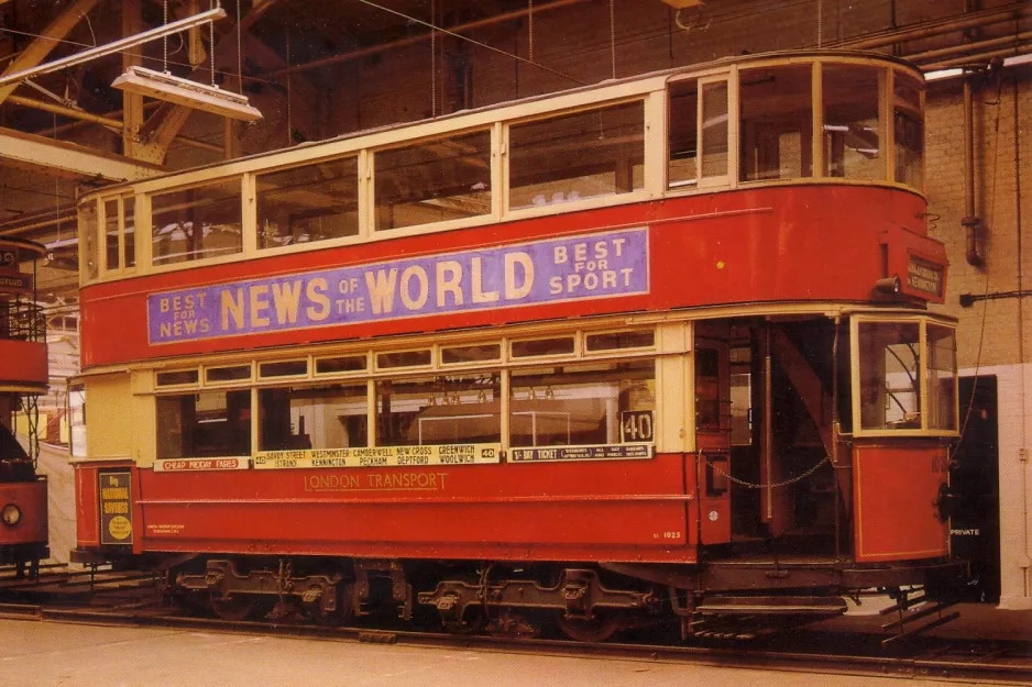 Postcard: London bilevel rail car 1025 (1952)