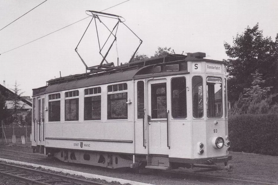 Postcard: Mainz railcar 93 at Viermorgenweg (1981)