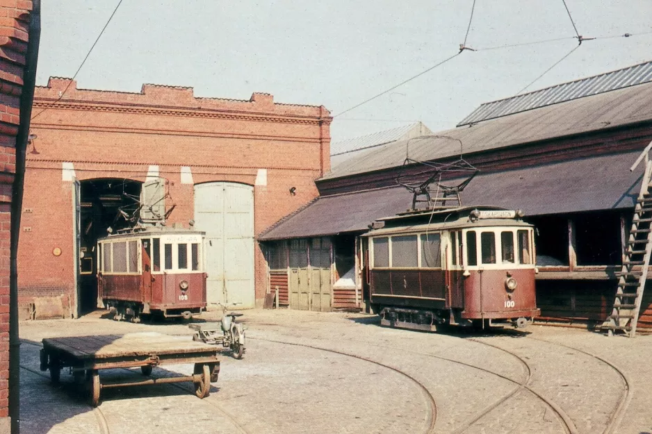 Postcard: Malmö track cleaning tram 105 in front of the depot Elspårvagnshallarna (1961)