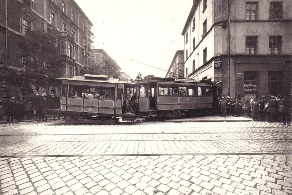 Postcard: Munich tram line 19 with sidecar 690 in the intersection Bayerstraße/Hermann-Lingg-Straße (1917)