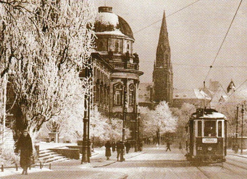 Postcard: Poznań tram line 9 with railcar 32 close by Fredry (1941)