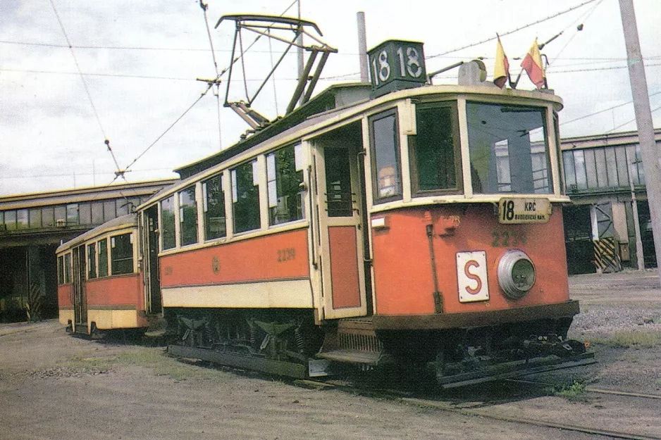 Postcard: Prague railcar 2239 in front of Vozovna Střešovise (1974)