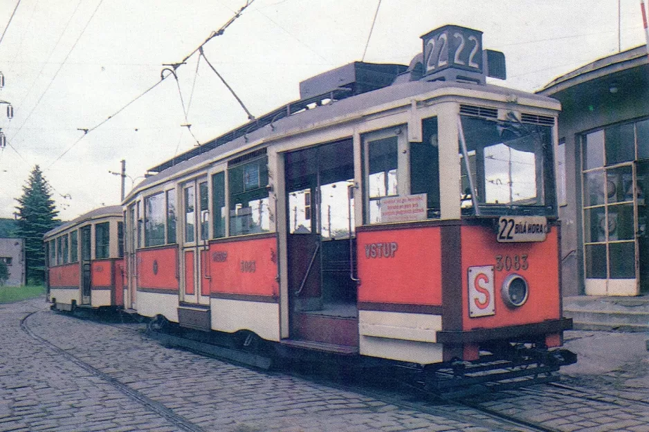 Postcard: Prague railcar 3083 in front of Vozovna Střešovise (1960)