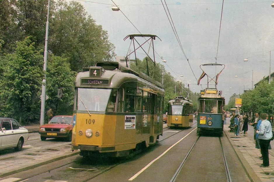Postcard: Rotterdam railcar 109 on Johan Huizingalaan (1981)