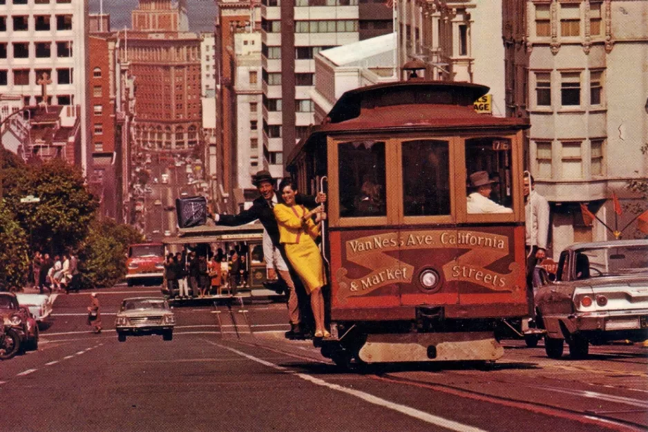 Postcard: San Francisco cable car California  near California & Kearny (1976)