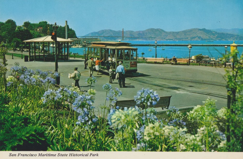 Postcard: San Francisco cable car Powell-Hyde with cable car 502 at Hyde & Beach (1969)