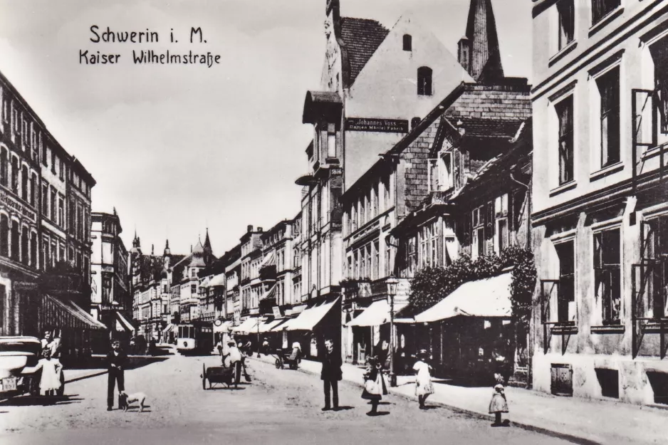 Postcard: Schwerin on Kaiser Wilhelmstraße (Hermann-Matern-Straße) (1910)