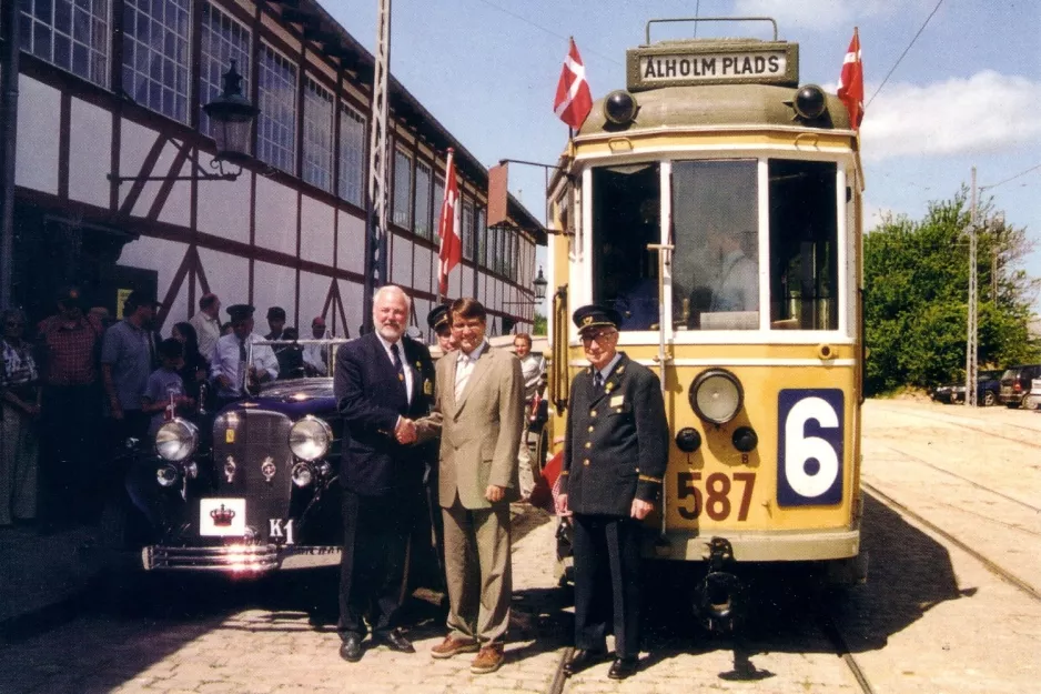 Postcard: Skjoldenæsholm standard gauge with railcar 587 at Valby Gamle Remise (2003)