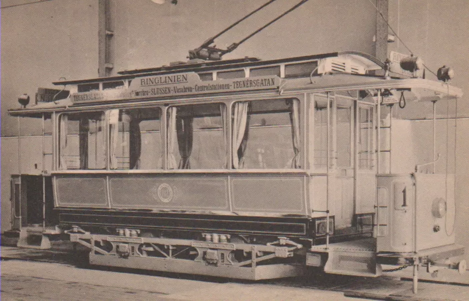 Postcard: Stockholm railcar 102 on Tulegatan 8 (1944)