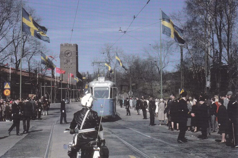 Postcard: Stockholm tram line 10 with railcar 449 on Lindingövägen (1966)