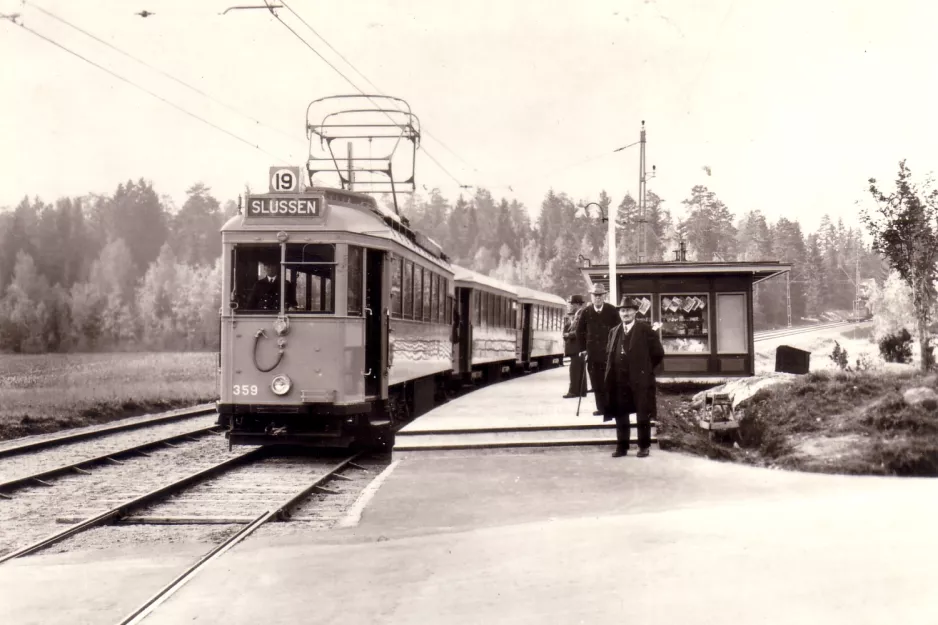 Postcard: Stockholm tram line 19 with railcar 359 at Svedmyra (1930)
