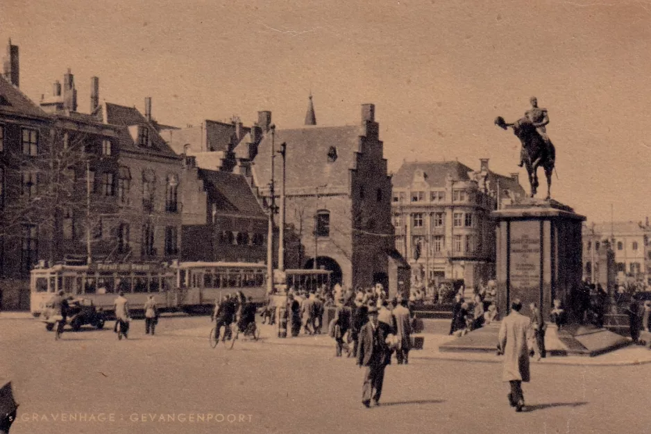 Postcard: The Hague in front of Gevangenpoort (1936)