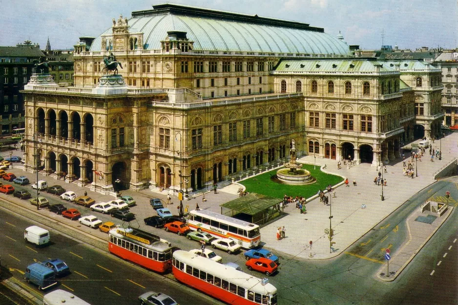 Postcard: Vienna at Oper, Karlsplatz U (1961)