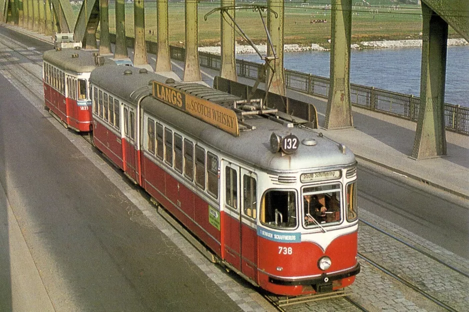 Postcard: Vienna tram line 132 with articulated tram 738 on Floridsdorf Brücke (1967)