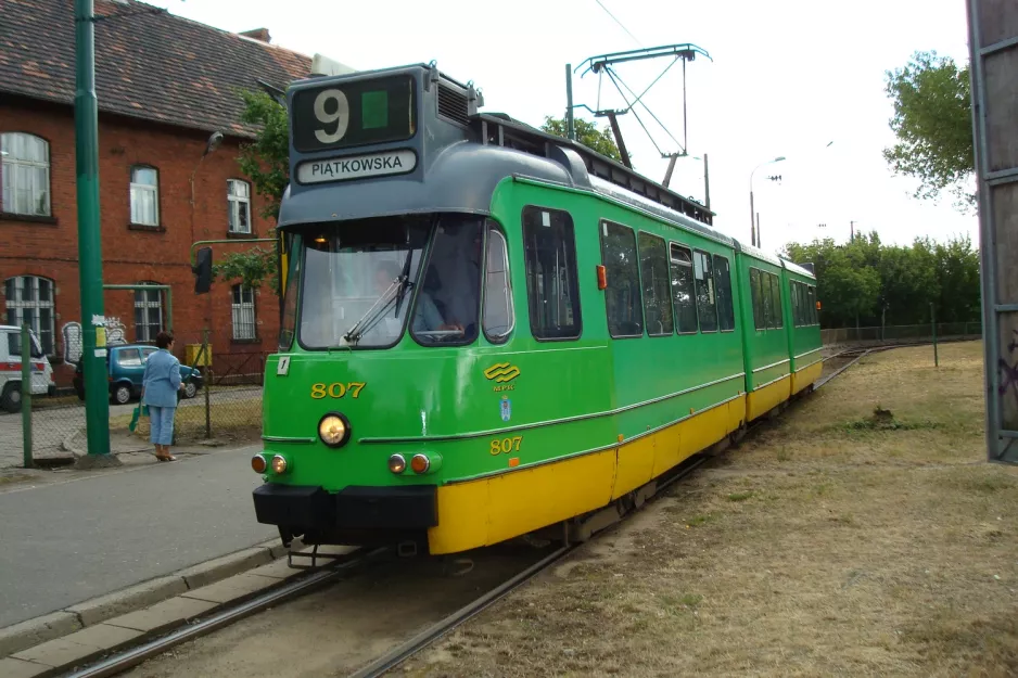 Poznań tram line 9 with articulated tram 807 at Dębiec (2008)