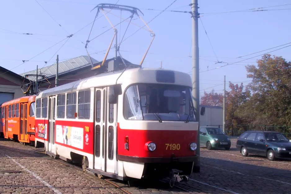 Prague railcar 7190 in front of Vozovna Střešovise (2005)