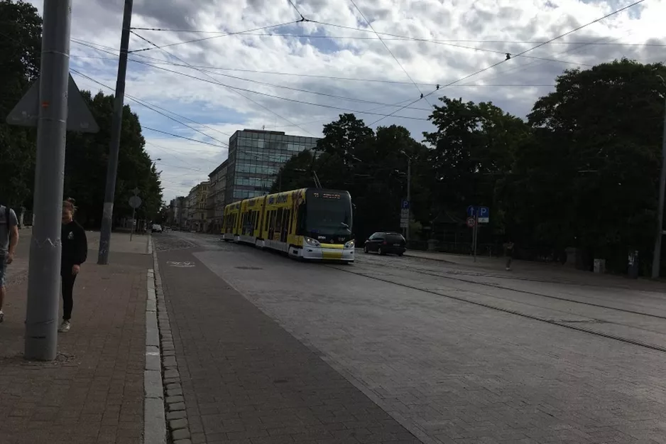 Riga tram line 11 with low-floor articulated tram 57191 on Aspazijas bulvāris, front view (2018)