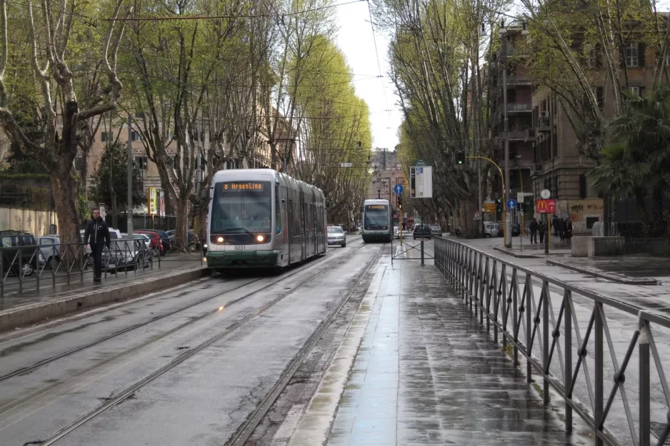 Rome tram line 8 with low-floor articulated tram 9231 at Trastevere/Mastai (2010)