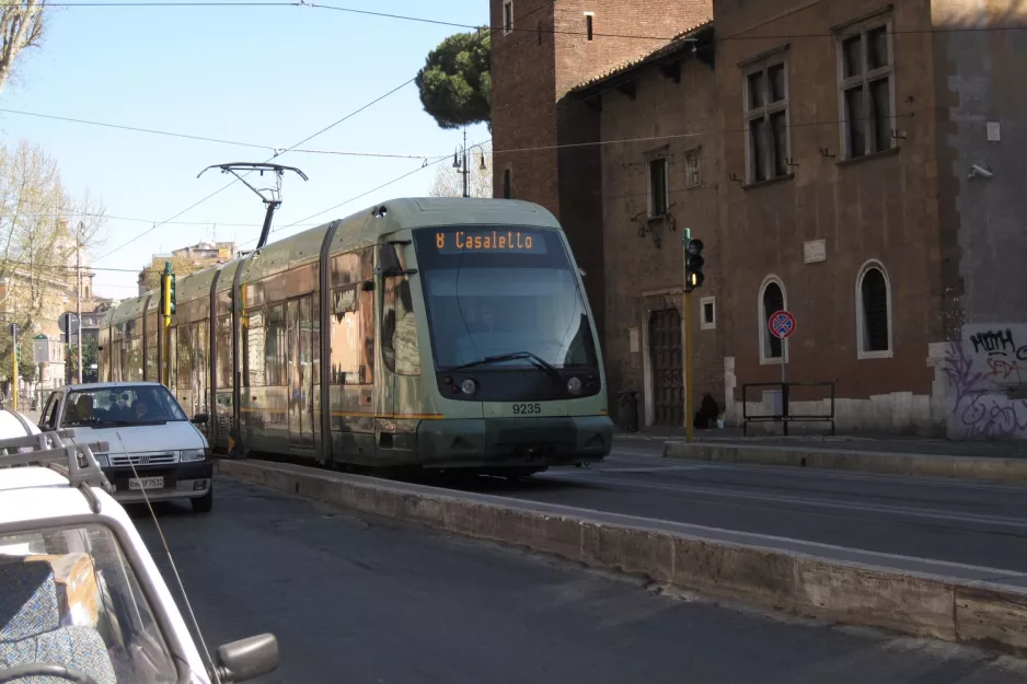 Rome tram line 8 with low-floor articulated tram 9235 on Viale Trastevere, seen from the side (2010)