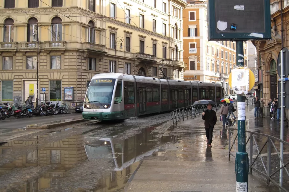 Rome tram line 8 with low-floor articulated tram 9244 at Torre Argentina (2010)