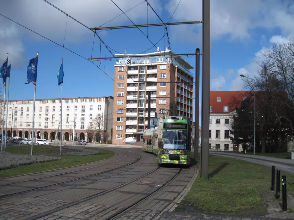 Rostock tram line 5 with low-floor articulated tram 660 on Neuer Markt (2015)