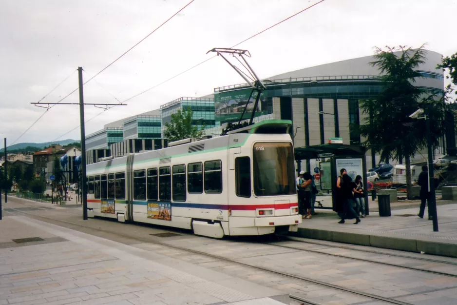 Saint-Étienne tram line T3 with low-floor articulated tram 918 at Châteaucreux (2007)
