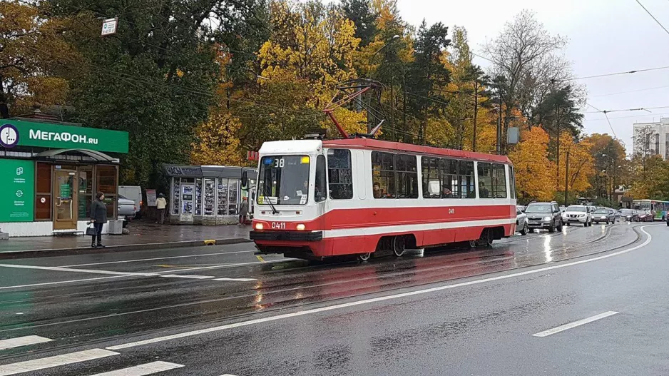 Saint Petersburg tram line 38 with railcar 0411 at Metro Politekhnicheskaya (2017)