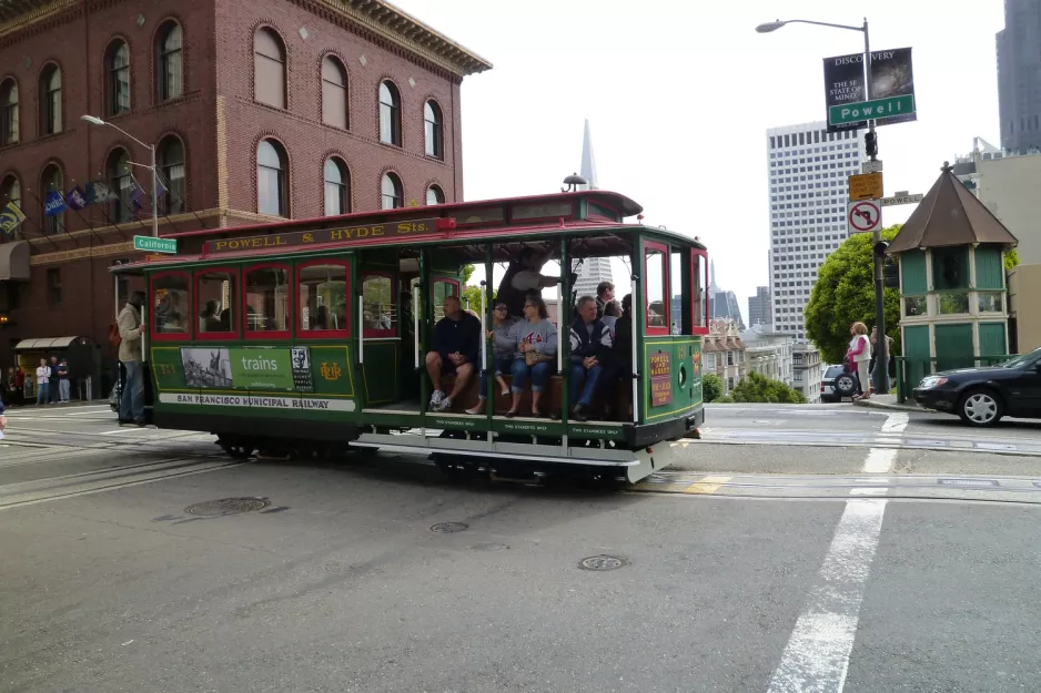 San Francisco cable car Powell-Hyde with cable car 13 at California & Powell (2010)