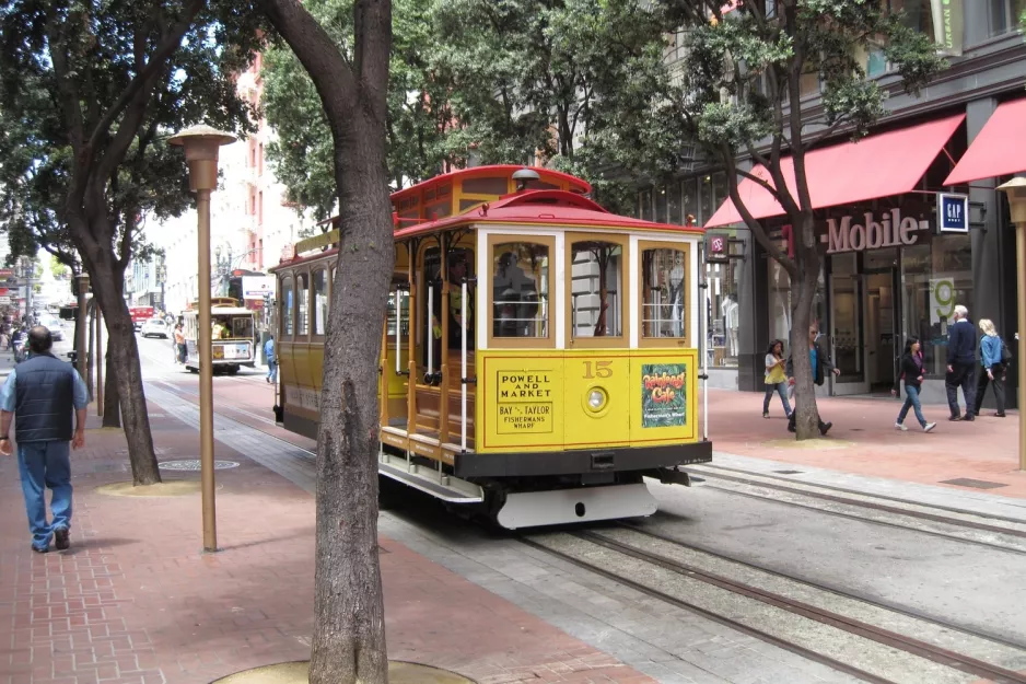 San Francisco cable car Powell-Hyde with cable car 15 on Powell Street, seen from the side (2010)