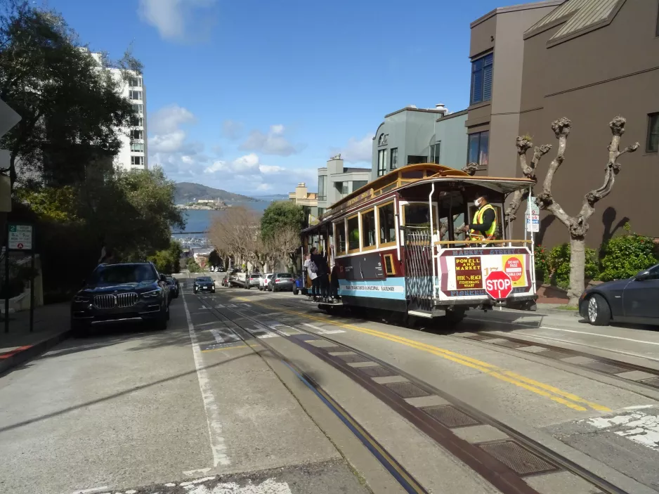 San Francisco cable car Powell-Hyde with cable car 17 at Hyde & Chestnut (2023)