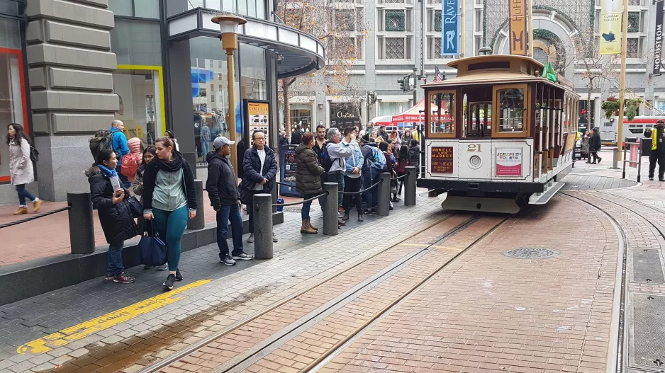 San Francisco cable car Powell-Hyde with cable car 21 on Market & Powell (2019)