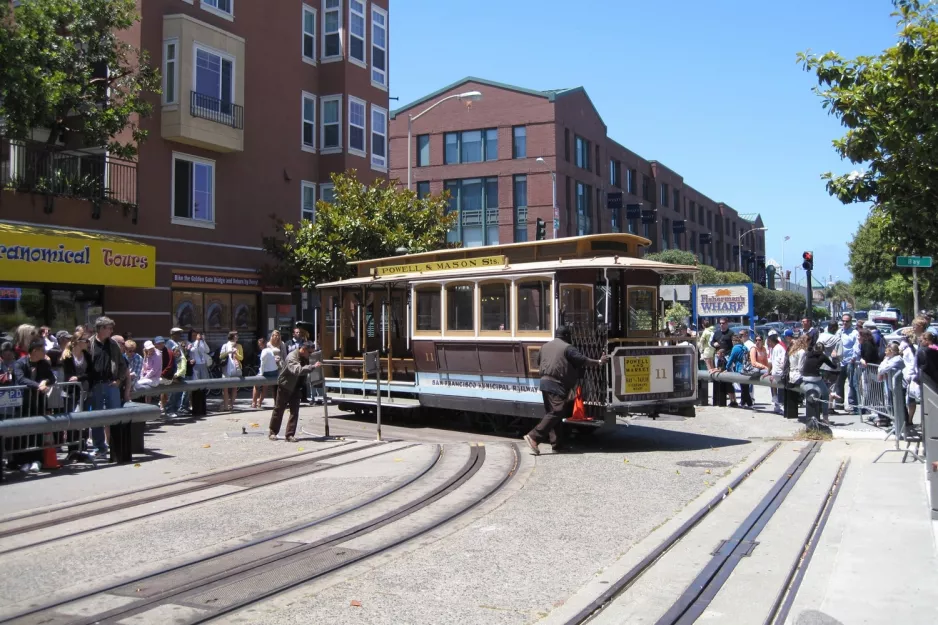 San Francisco cable car Powell-Mason with cable car 11, side view Taylor & Bay (2010)