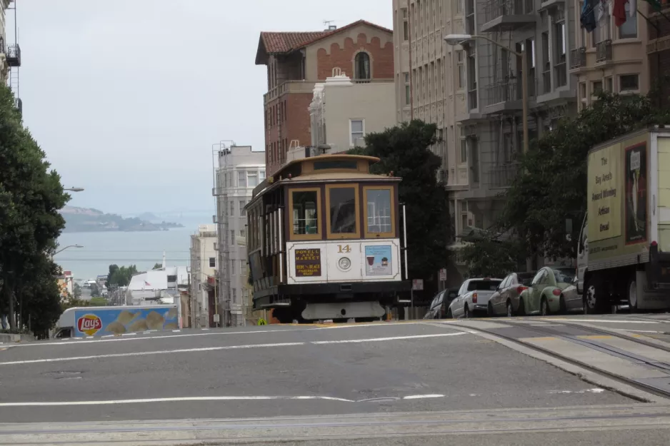 San Francisco cable car Powell-Mason with cable car 14 at Mason & Vallejo (2010)