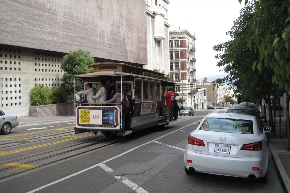 San Francisco cable car Powell-Mason with cable car 19 on Market & 5th (2010)