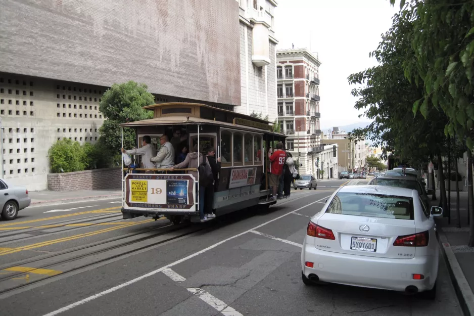 San Francisco cable car Powell-Mason with cable car 19 on Powell Street (2010)