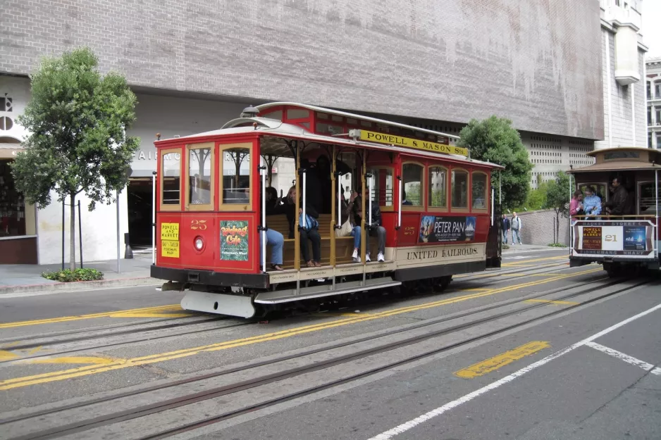 San Francisco cable car Powell-Mason with cable car 25 on Powell Street, seen from the side (2010)