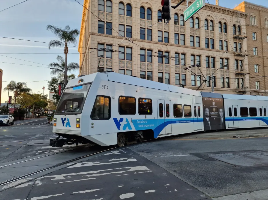 San Jose Blue Line (901) with low-floor articulated tram 911 near San Antonio (2024)