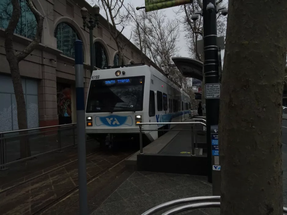 San Jose Blue Line (901) with low-floor articulated tram 978 at San Antonio (2023)