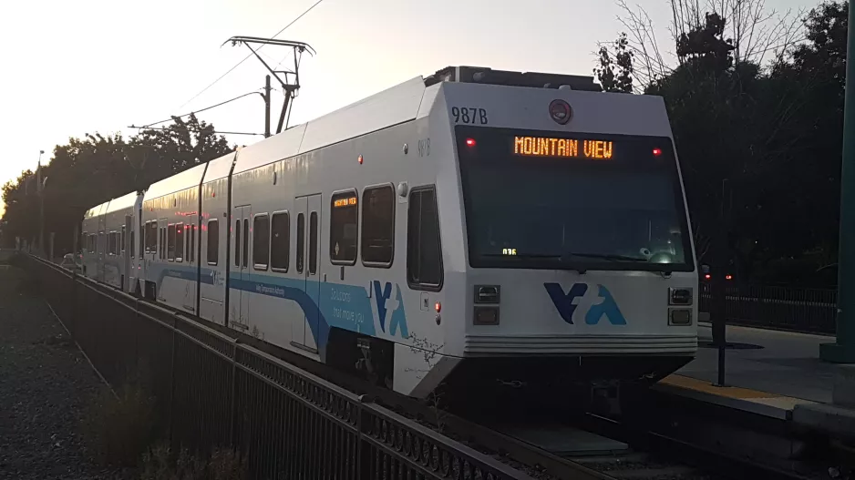Santa Clara regional line Orange 900 with low-floor articulated tram 987 at Mountain View (2019)