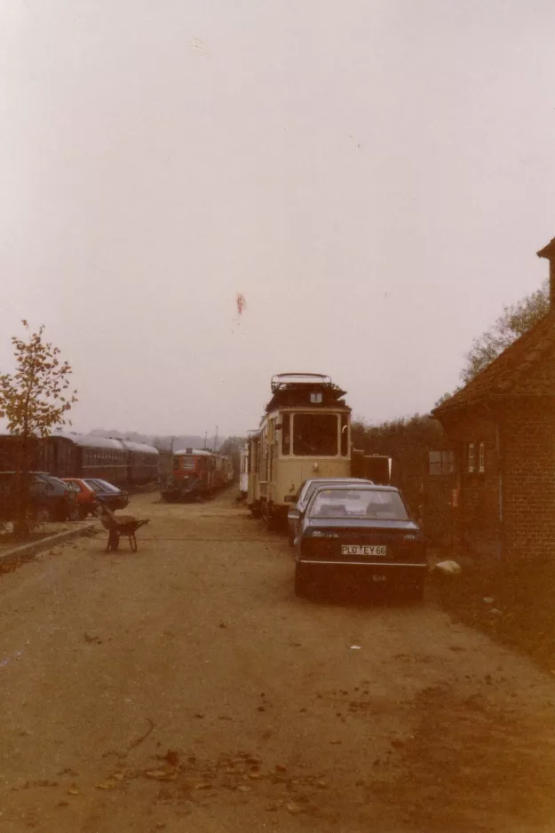 Schönberger Strand railcar 140 in front of Museumsbahnen (1988)