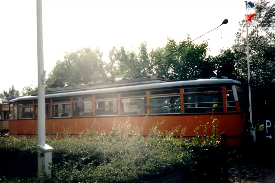 Schönberger Strand school tram 3999 in front of Museumsbahnen (1994)