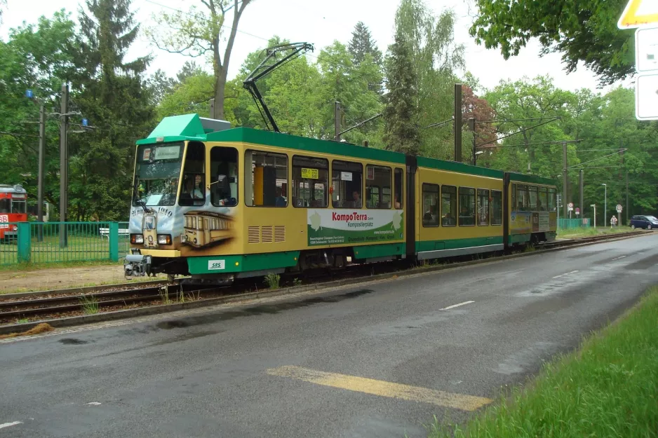 Schöneiche tram line 88 with articulated tram 26 in front of the depot on Dorfstraße (2013)