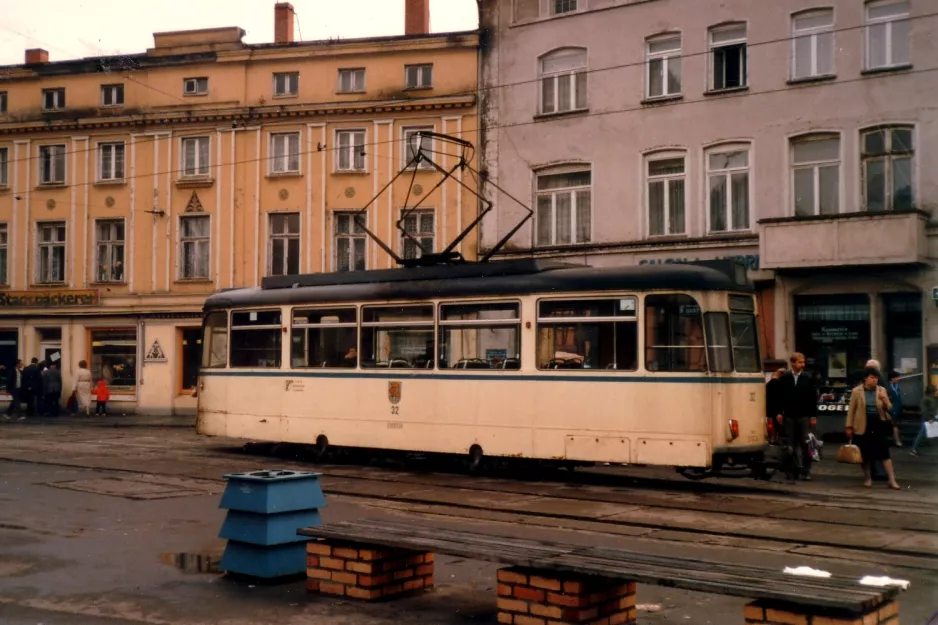 Schwerin railcar 32 on Marienplatz (1987)